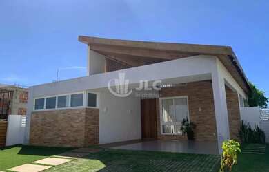 Imagem: A casa possui 3 Dormitórios, 4 Banheiros, 2 Vagas na garagem