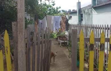 Imagem: A casa possui 3 Dormitórios, 2 Banheiros, 2 Vagas na garagem