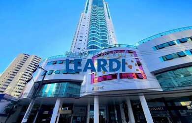 Imagem: O apartamento possui 4 Dormitórios, 4 Banheiros, 4 Vagas na