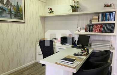 Imagem: O depósito possui 1 Vaga na garagem e 43m² de Área e está