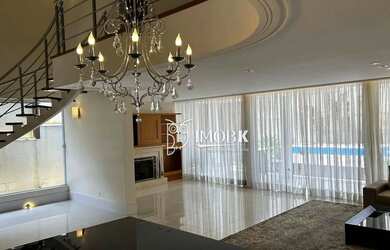 Imagem: A casa em condomínio possui 4 Dormitórios, 5 Banheiros, 5