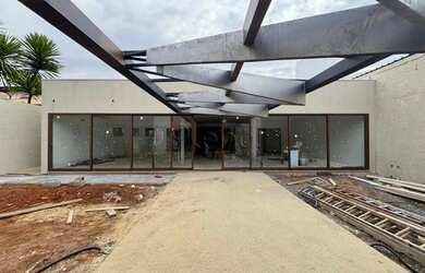 Imagem: A casa possui 5 Dormitórios, 5 Banheiros, 5 Vagas na garagem