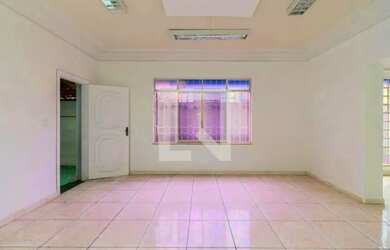 Imagem: A casa possui 3 Dormitórios, 4 Banheiros, 1 Vaga na garagem