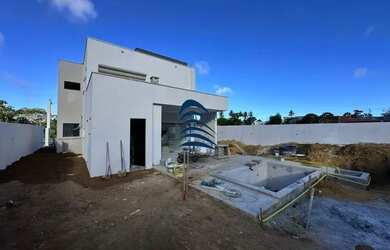 Imagem: A casa em condomínio possui 4 Dormitórios, 4 Banheiros e 154m²