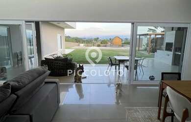 Imagem: A casa em condomínio possui 4 Dormitórios, 4 Banheiros, 4