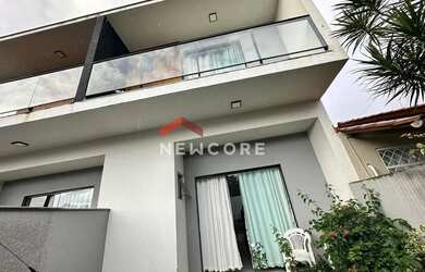 Imagem: A casa à venda possui 2 Dormitórios, 2 Banheiros, 1 Vaga na