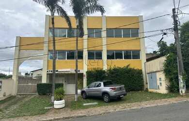 Imagem: O depósito possui 5 Vagas na garagem, 1266m² de Área e está