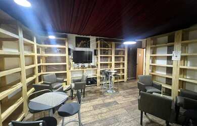 Imagem: O depósito possui 3 Vagas na garagem, 300m² de Área, Imóvel