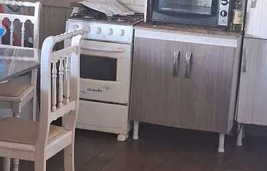 Imagem: A casa possui 2 Dormitórios, 1 Banheiro e está localizado