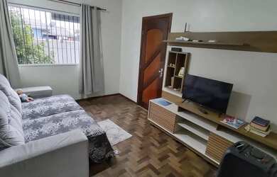 Imagem: A casa possui 3 Dormitórios, 2 Banheiros, 3 Vagas na garagem