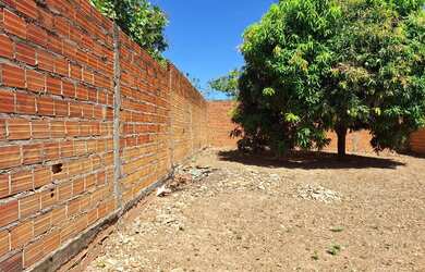 Imagem: A casa possui 2 Dormitórios, 1 Banheiro, 5 Vagas na garagem
