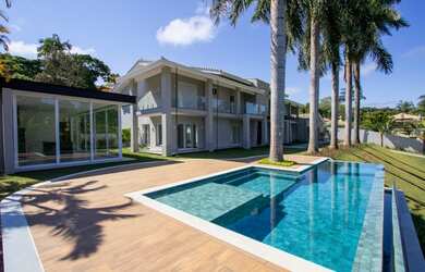 Imagem: A casa em condomínio à venda possui 4 Dormitórios, 5 Banheiros