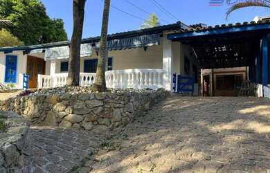 Imagem: A casa em condomínio à venda possui 3 Dormitórios, 5 Banheiros