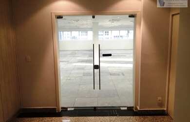 Imagem: O depósito possui 5 Vagas na garagem e 250m² de Área e está