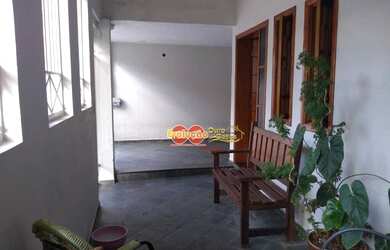 Imagem: A casa possui 2 Dormitórios, 1 Banheiro, 2 Vagas na garagem