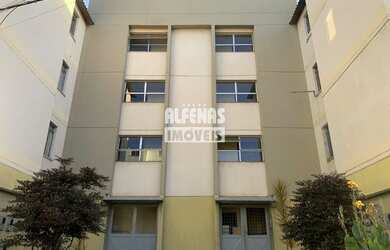 Imagem: O apartamento possui 3 Dormitórios, 1 Banheiro, 1 Vaga na garagem