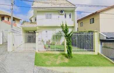 Imagem: A casa possui 4 Dormitórios, 2 Banheiros, 2 Vagas na garagem