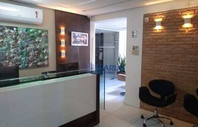 Imagem: O depósito possui 5 Vagas na garagem, 20m² de Área e está