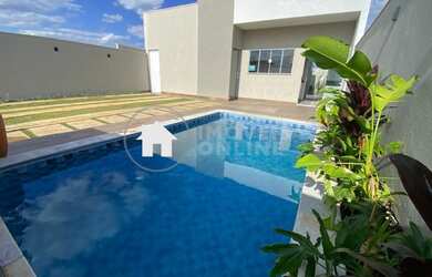 Imagem: A casa possui 2 Dormitórios, 2 Banheiros, 2 Vagas na garagem