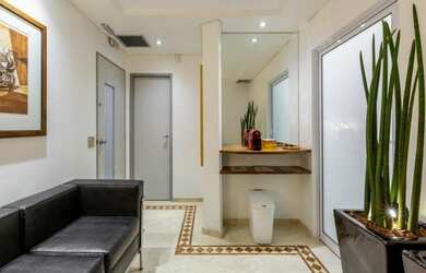 Imagem: O depósito possui 2 Vagas na garagem e 50m² de Área e está