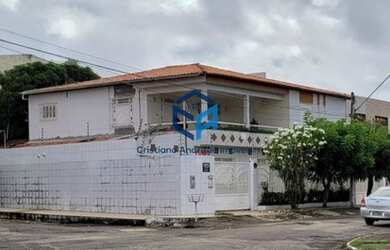 Imagem: A casa possui 5 Dormitórios, 5 Banheiros, 5 Vagas na garagem