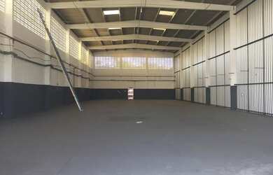 Imagem: O depósito possui 5 Vagas na garagem, 1.500m² de Área e