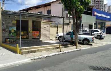 Imagem: A casa possui 3 Dormitórios, 2 Banheiros, 1 Vaga na garagem