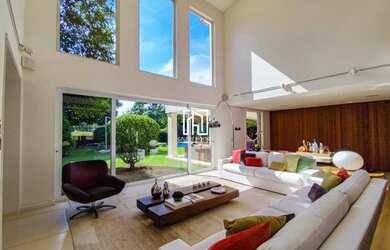 Imagem: A casa em condomínio possui 5 Dormitórios, 5 Banheiros, 5