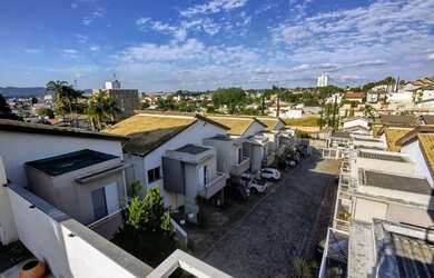 Imagem: A casa em condomínio possui 3 Dormitórios, 5 Banheiros, 3
