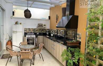 Imagem: A casa em condomínio possui 4 Dormitórios, 4 Banheiros, 3