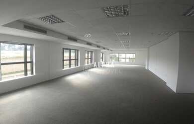 Imagem: O depósito possui 4 Vagas na garagem e 176m² de Área e está