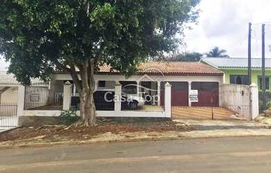 Imagem: A casa possui 3 Dormitórios, 2 Banheiros, 2 Vagas na garagem