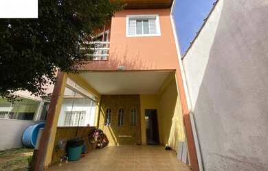 Imagem: A casa possui 2 Dormitórios, 2 Banheiros, 2 Vagas na garagem