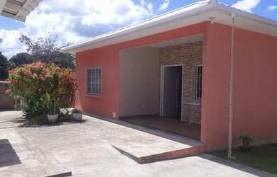 Imagem: A casa possui 2 Dormitórios, 3 Banheiros, 1 Vaga na garagem