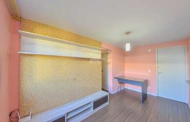 Imagem: O apartamento possui 2 Dormitórios, 1 Banheiro, 1 Vaga na garagem