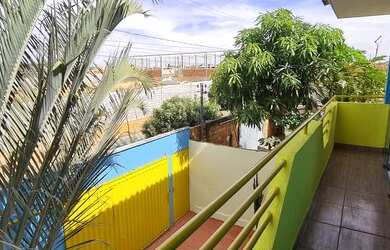 Imagem: A casa possui 3 Dormitórios, 3 Banheiros, 4 Vagas na garagem