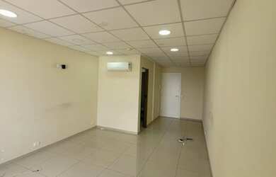 Imagem: O depósito possui 1 Vaga na garagem, 33m² de Área e está