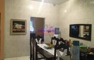 Imagem: A casa possui 3 Dormitórios, 2 Banheiros, 1 Vaga na garagem