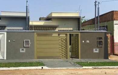 Imagem: A casa possui 3 Dormitórios, 2 Banheiros, 108m² de Área e