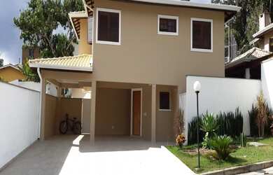 Imagem: A casa possui 5 Dormitórios, 4 Banheiros, 4 Vagas na garagem