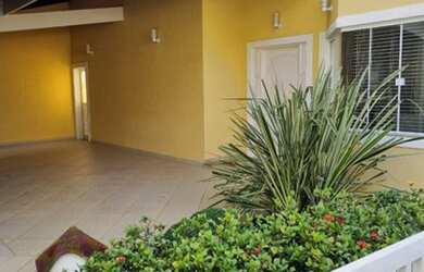 Imagem: A casa possui 4 Dormitórios, 4 Banheiros, 3 Vagas na garagem