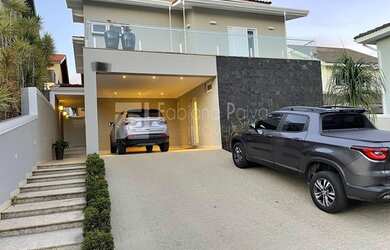 Imagem: A casa em condomínio possui 4 Dormitórios, 5 Banheiros, 4