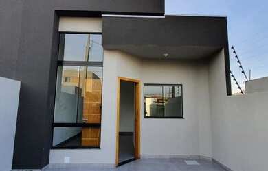 Imagem: A casa possui 3 Dormitórios, 1 Banheiro, 1 Vaga na garagem