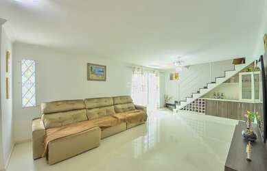 Imagem 6: Casa de 248 m² com 3 quartos no Bairro Guabirotuba