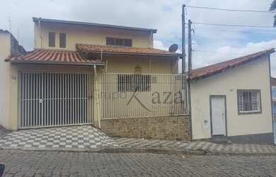 Imagem: A casa possui 2 Dormitórios, 2 Banheiros, 1 Vaga na garagem