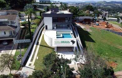 Imagem: A casa em condomínio possui 5 Dormitórios, 5 Banheiros, 5