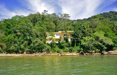 Imagem: A casa em condomínio possui 5 Dormitórios, 5 Banheiros, 5