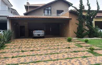 Imagem: A casa em condomínio possui 4 Dormitórios, 5 Banheiros, 3