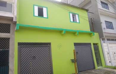 Imagem: A casa possui 5 Dormitórios, 2 Banheiros, 4 Vagas na garagem