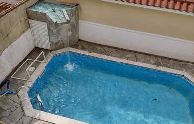 Imagem: A casa possui 5 Dormitórios, 4 Banheiros, 2 Vagas na garagem